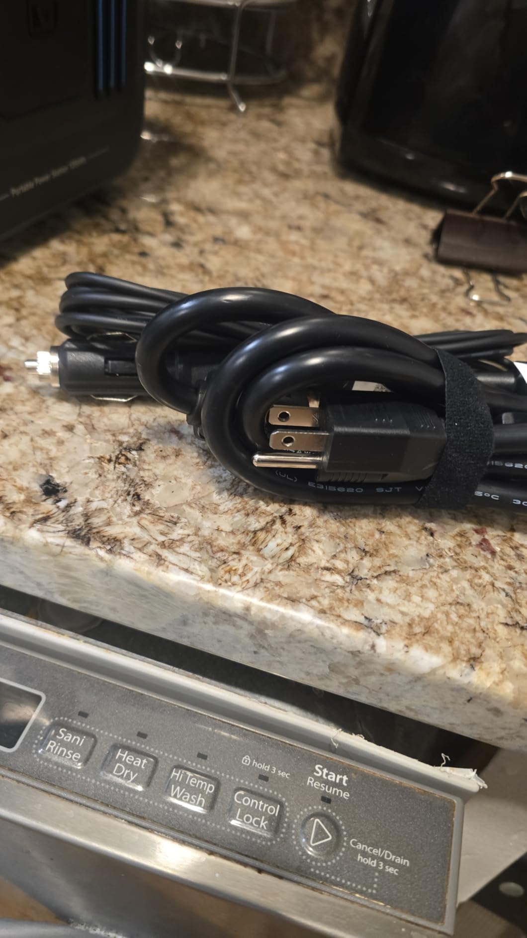 Anker SOLIX C1000 Portable Power Station and 200W Bifacial Panel, 1,056Wh customer photo 2