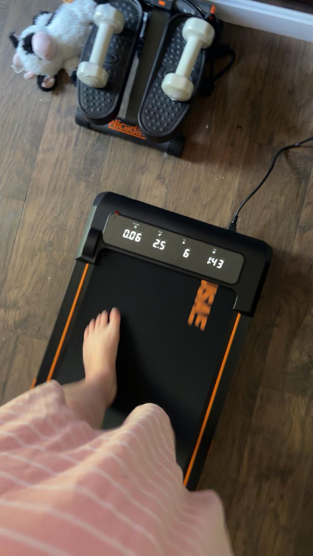 Walking Pad, FOUSAE 6.2MPH Under Desk Walking Pad with 10% Incline, Treadmills for Home with Double Frame, 2.75HP Brushless Drive Treadmill, 12 HIIT Programs, Remote Control, 350LBS Capacity customer photo 1