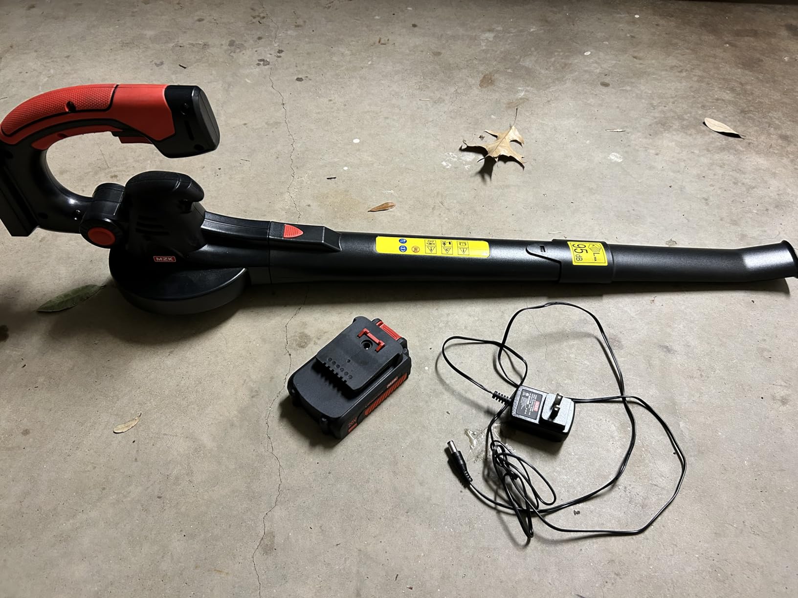 MZK 20V Cordless Leaf Blower, Lightweight Electric Blower customer photo 1